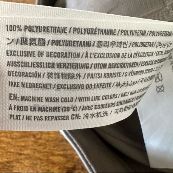 Abercrombie & Fitch The 90s Straight Ultra High Rise Vegan Leather Pants Size 27 - Picture 6 of 6